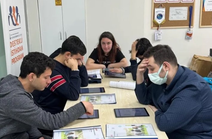 İŞ-İN Gençleri Geleceğe Hazırlıyor

