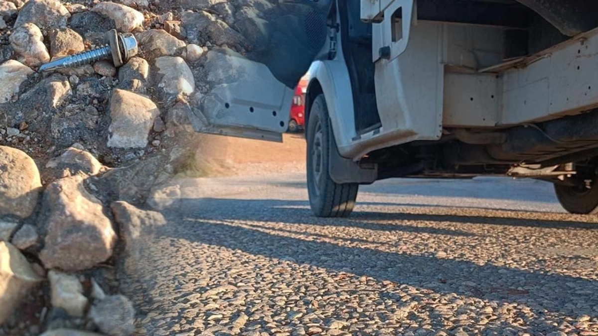 Serik'te yol terörü: Yollara dökülen vidalar lastik patlatıyor