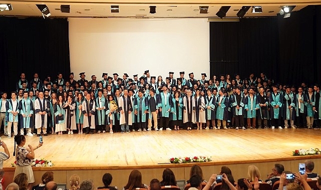 Ege Üniversitesi Mühendislik Fakültesi 40. Dönem Mezunlarını Gururla Uğurladı