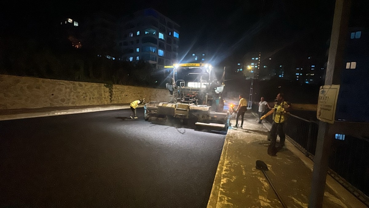Büyükşehir’in yol çalışmaları 7/24 devam ediyor
