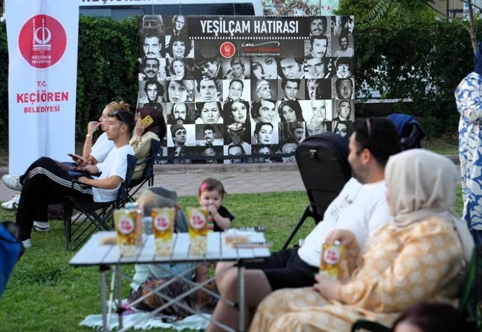 Ankara Keçiören’de Yaz Akşamları Yeşilçam Filmleriyle Canlanıyor