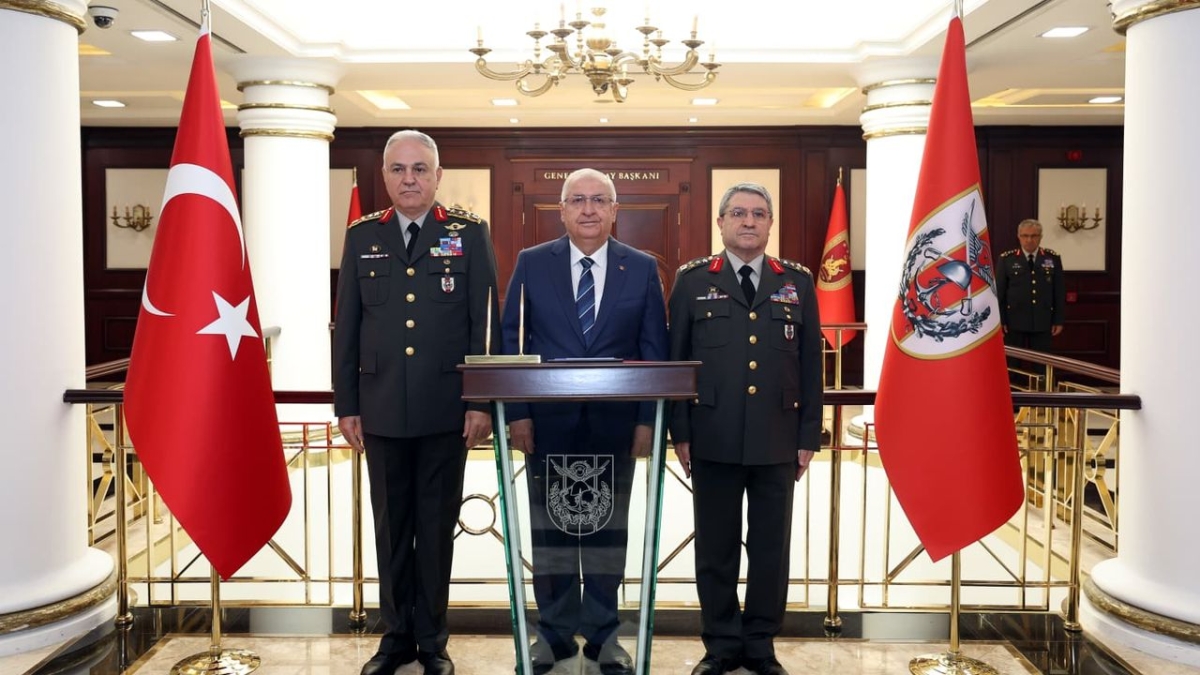 Bakan Güler, Kara Kuvvetleri Komutanlığı'ndaki devir-teslim törenine katıldı
