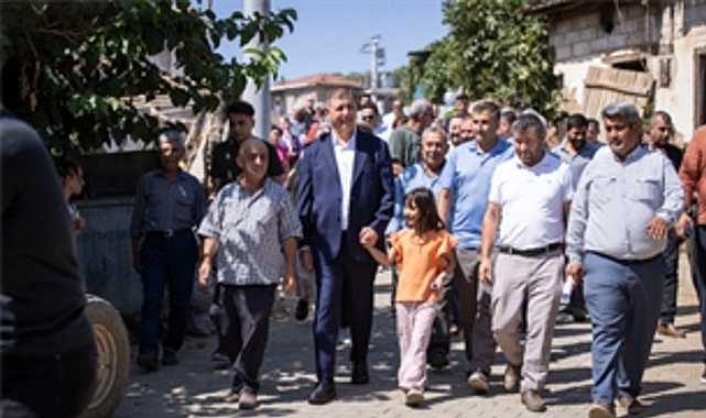 Başkan Tugay yangında zarar gören Köseler’i ziyaret etti 