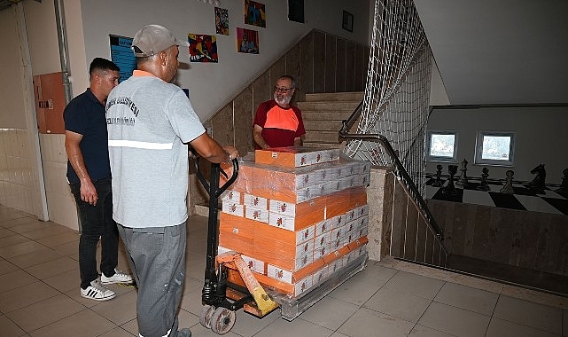 Kırtasiye malzemelerinin dağıtımı devam ediyor 