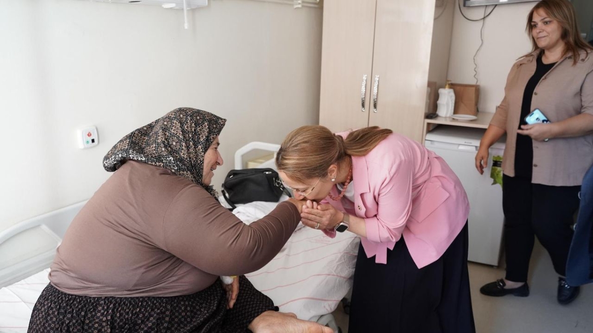 Milletvekili Derya Bakbak'tan 25 Aralık Devlet Hastanesine ziyaret