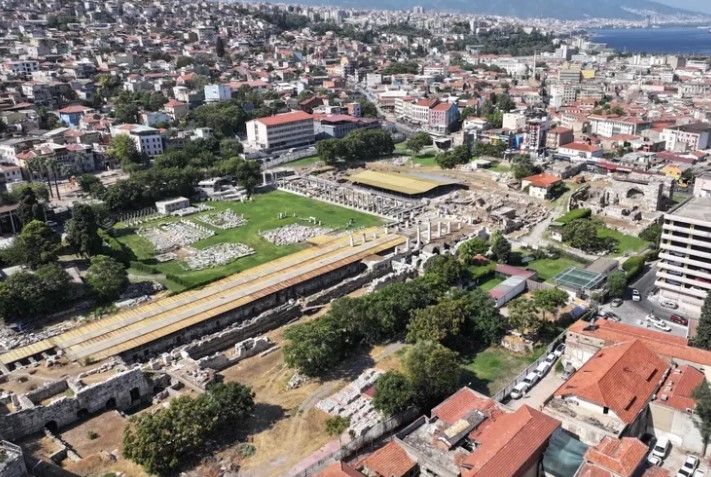 Smyrna Antik Kenti’ne Tarihi Dokunuş