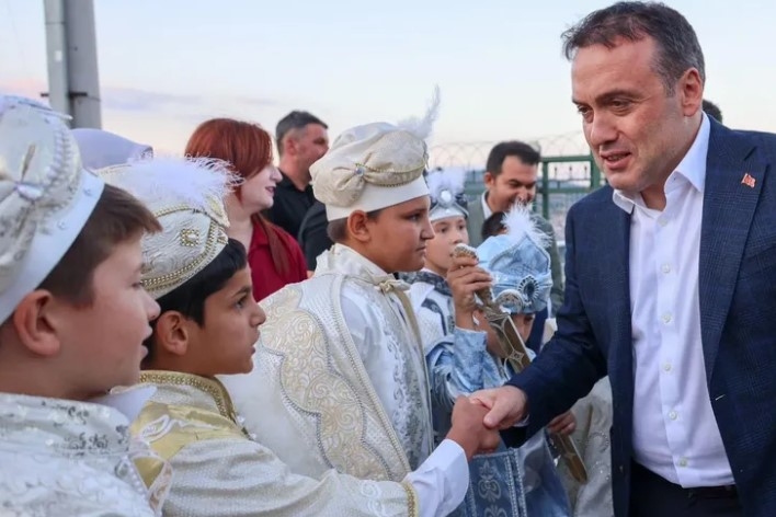 Bilecik Bozüyük’te Çocuk Evleri Sitesi’nde Sünnet Şöleni
