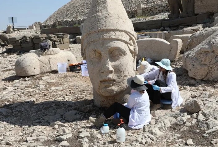 Nemrut Heykellerine Nano Dokunuş
