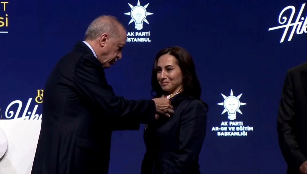 Beykoz Belediye Başkanvekili Özlem Vural Gürzel, AK Parti'ye katıldı | Erdoğan: Saflarımızı genişletiyoruz