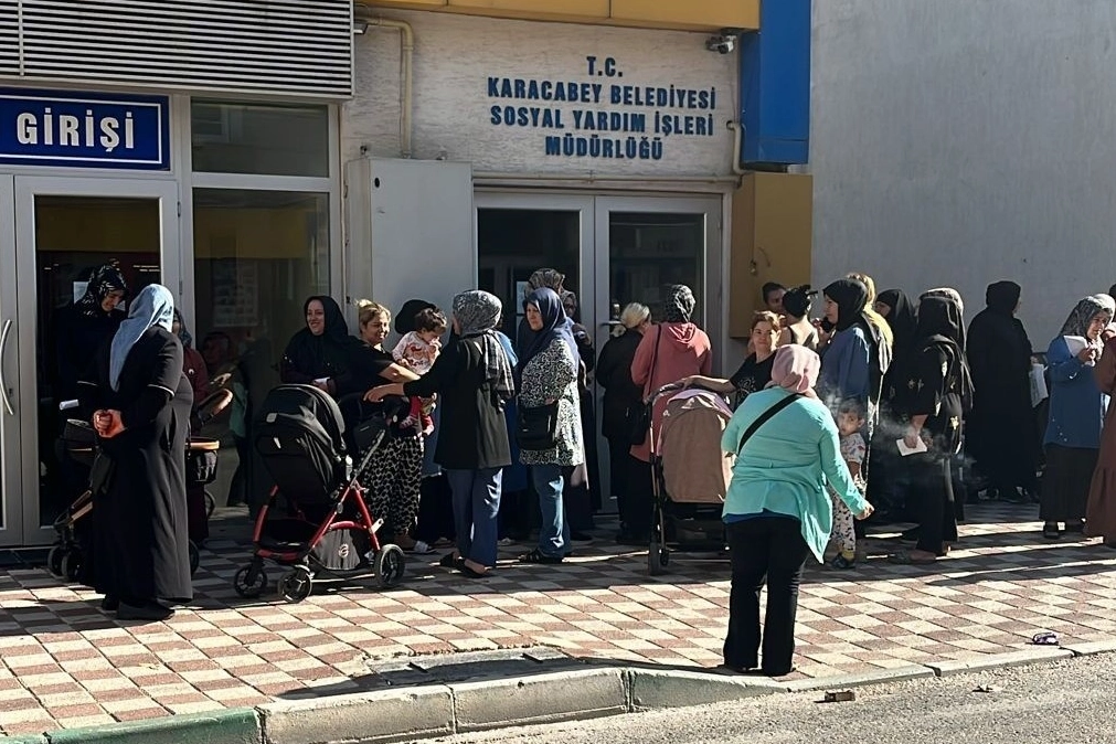 Bursa Karacabey'den öğrencilere kırtasiye çeki desteği