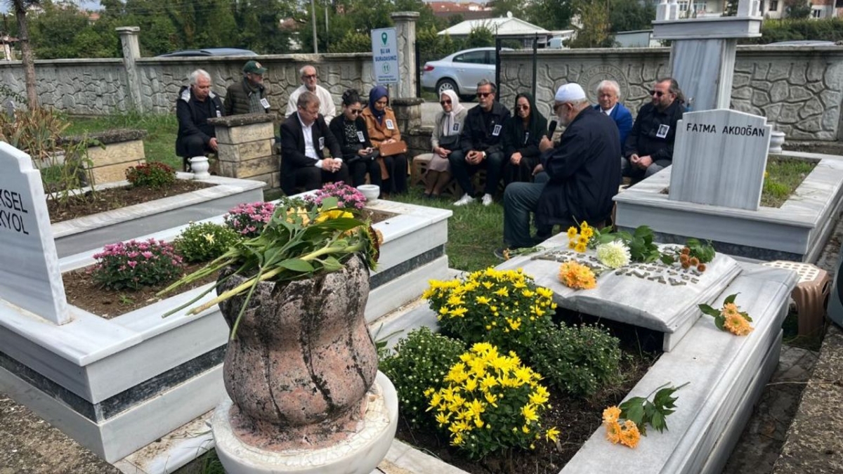Milli Eğitim Bakanı Akyol Düzce'de mezarı başında anıldı