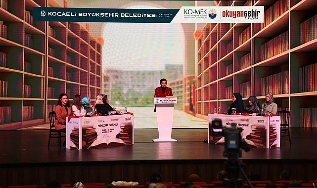 Kitap Fuarı'nda münazara ve müzikal tiyatro bir arada