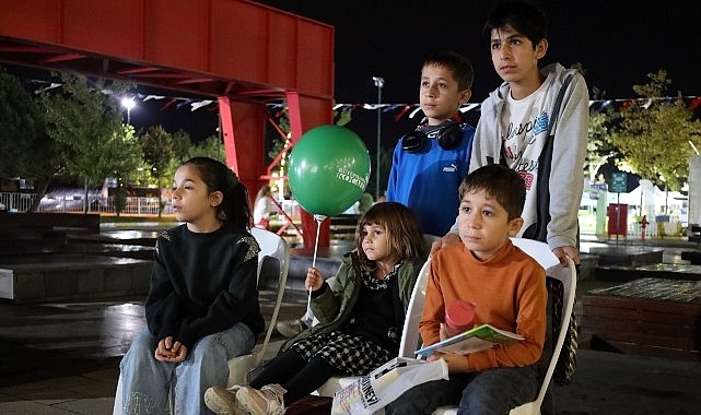 Kitap Fuarı'nda sinema keyfi sürüyor