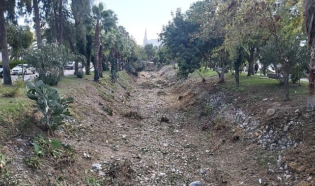 Kemer’deki derelerde temizlik çalışmaları 
