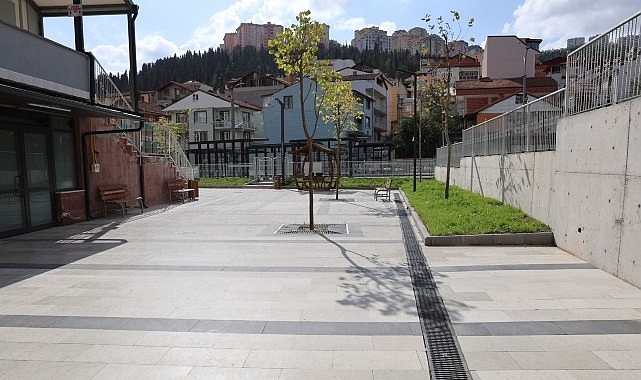 Büyükşehir, İzmit Başaran Camii Meydanı'nı yeniledi