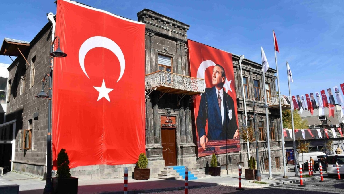 Kars Belediyesi’nden 102. yıla özel kutlama