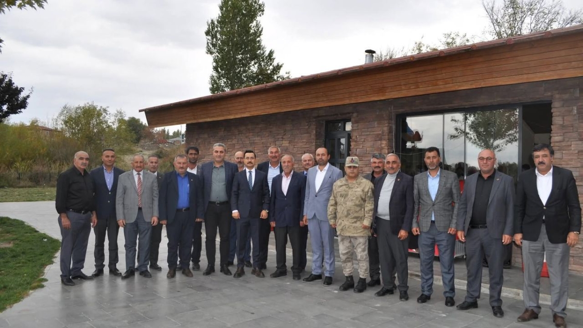 Kaymakam Demirtaş’tan Muhtarlar Günü'nde anlamlı kutlama