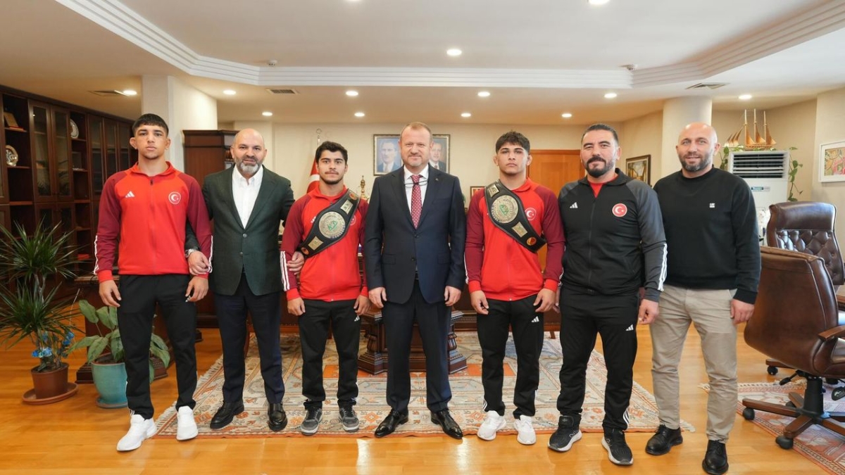 Amasyalı dünya şampiyonu güreşçilerden RTÜK’e ziyaret