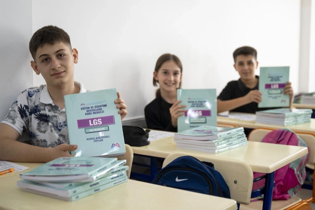 5 bin öğrenciye ücretsiz test kitabı