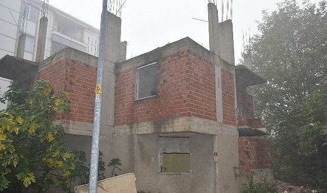 Tehlike yaratan metruk binalar yıkılıyor