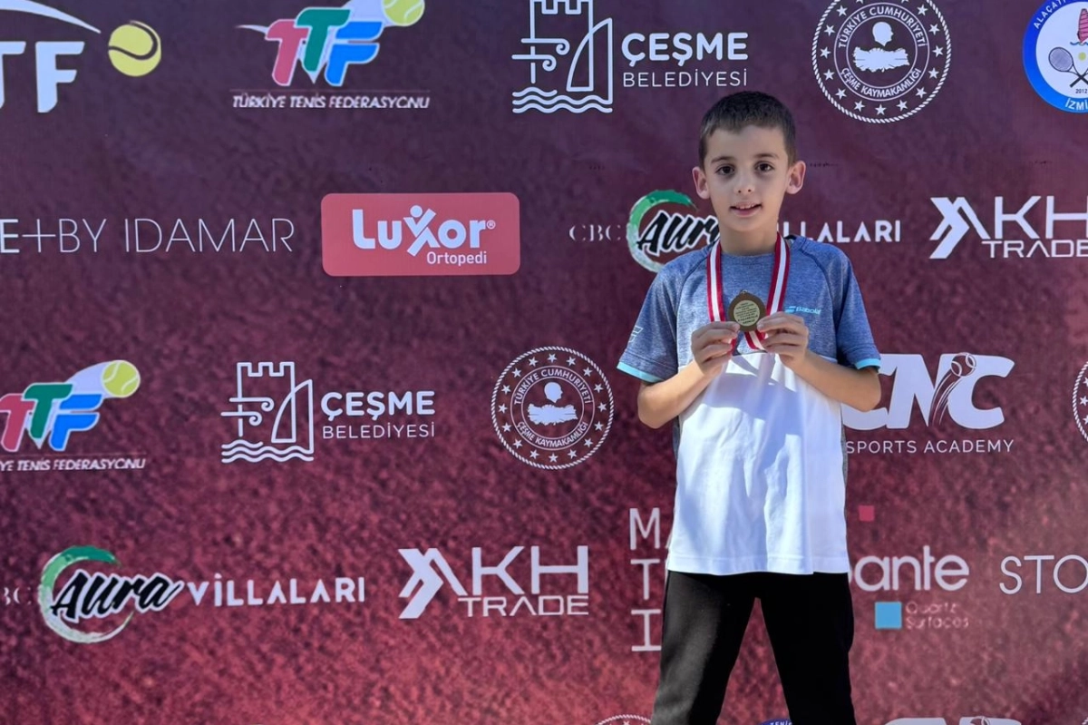 Bursa Büyükşehir Belediyesporlu tenisçilerden 2 şampiyonluk