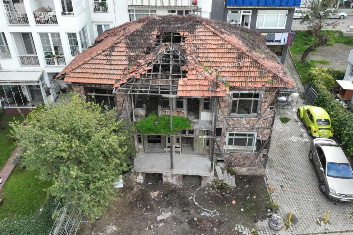 Gölcük'te tarihi yapı kütüphaneye dönüşüyor