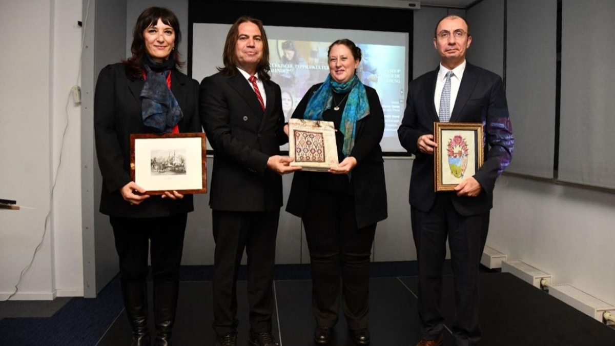 SDÜ eserleri Yûnus Emre Enstitüsü Berlin merkezi'nde