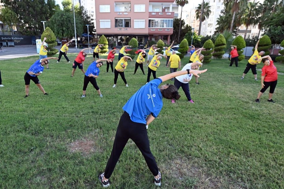 Mersin’de emeklilere “Sabah Sporu” etkinliği