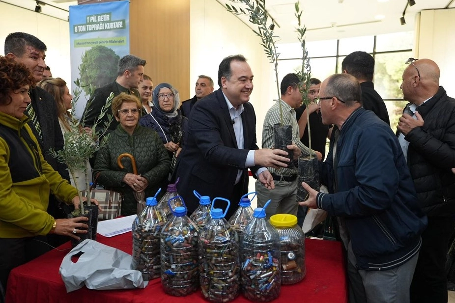 Manisa'da atık piller fidana dönüşüyor