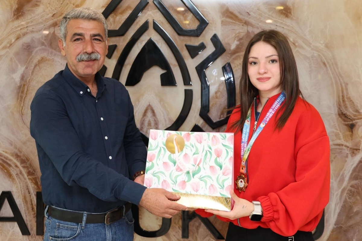 Artuklu Belediye Eşbaşkanı, Mardinli Türkiye Şampiyonu sporcuyu ağırladı