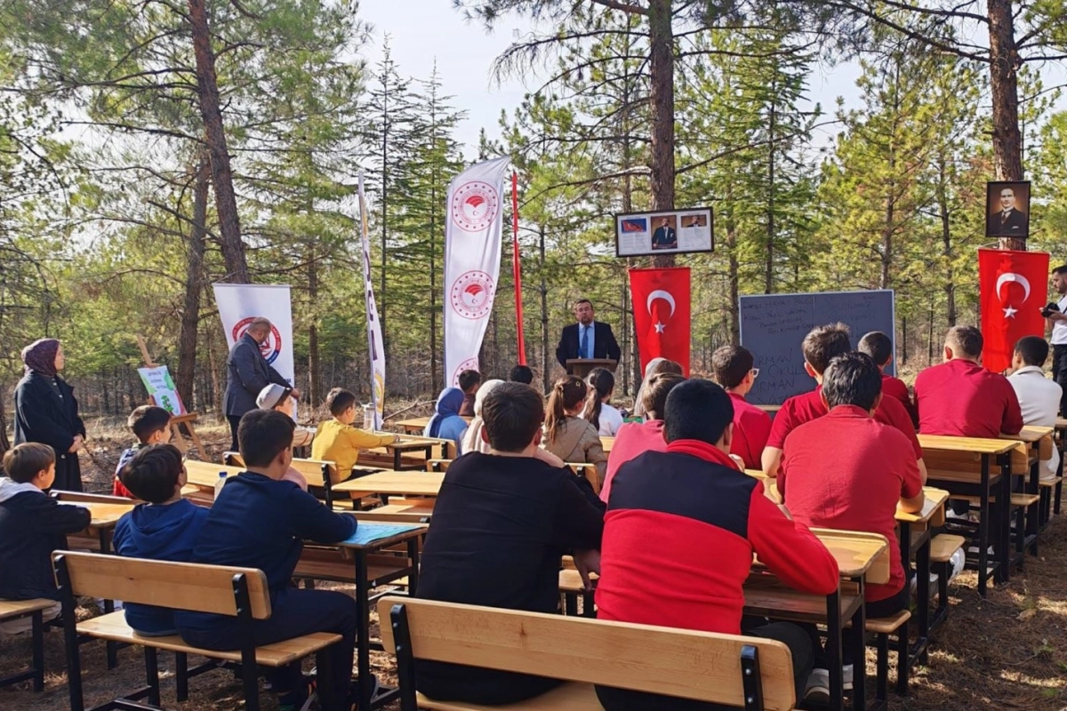 Ankara'da sınıf bir günlüğüne ormana taşındı