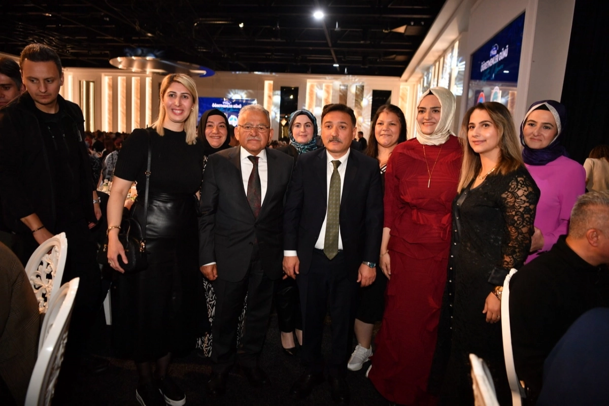 Memduh Büyükkılıç'tan 'öğretmenlere' övgü