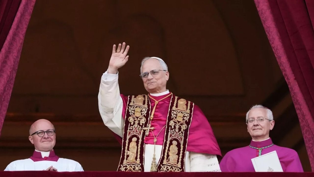 Papa 14. Leo, Saint Esprit Katedrali’nde ayine katıldı