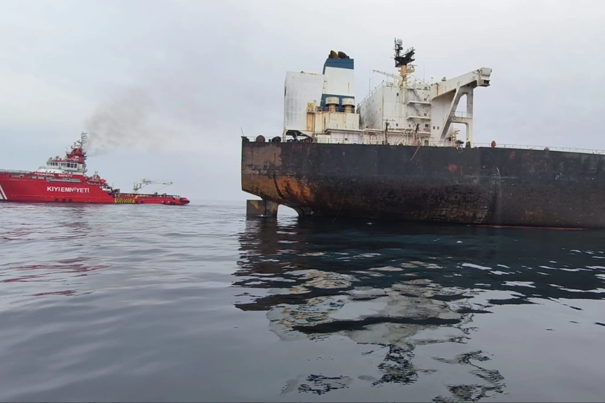 Karadeniz'de patlama yaşayan 'KAIROS'ta yangın söndürüldü... VIRAT'ın çeki operasyonu sürüyor