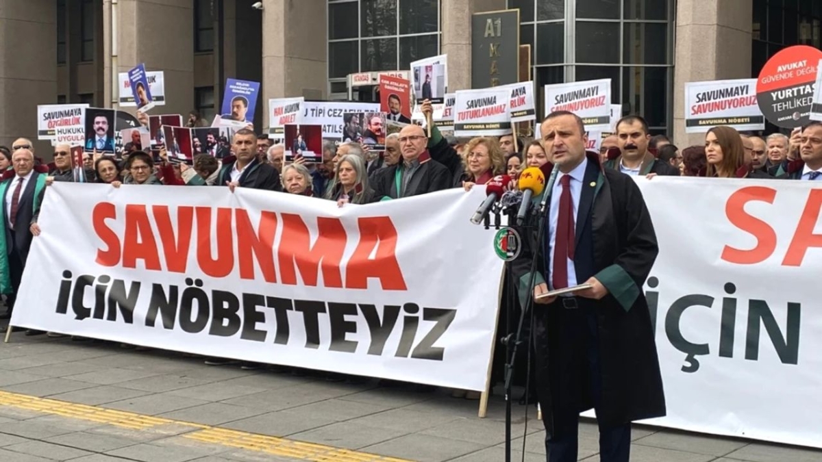 Barolor Ankara'da  'Savunma Nöbeti' başlattı