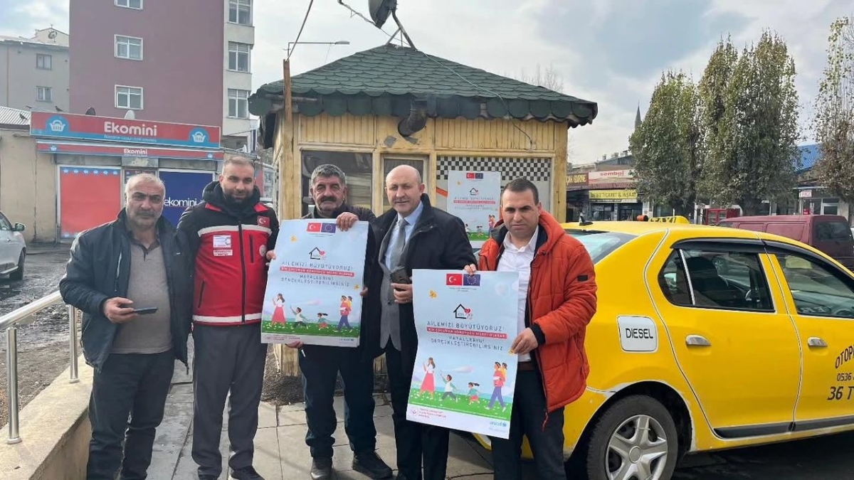 Kars'ta 'Koruyucu Aile' seferberliği: Toplu taşımada farkındalık afişleri