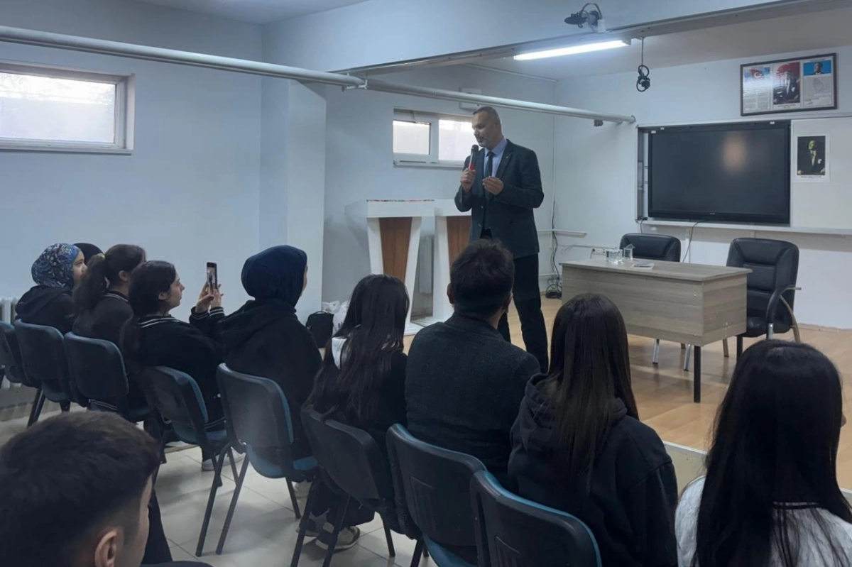 Cizre’de 'Başarıda Arkadaş Seçimi' konferansı