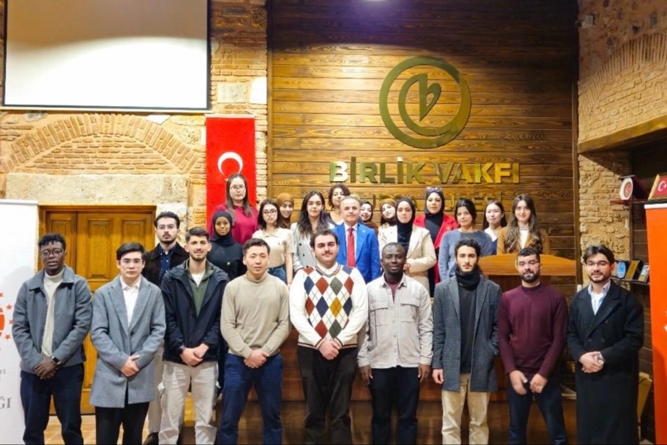 İletişim Başkanlığı Bursa Bölge Müdürü Gölbaşı'dan uluslararası öğrencilere 'Kamu Diplomasisi ve Medya' dersi