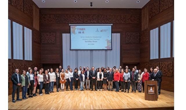 Akdeniz Dilleri Merkezi’nden sertifika coşkusu