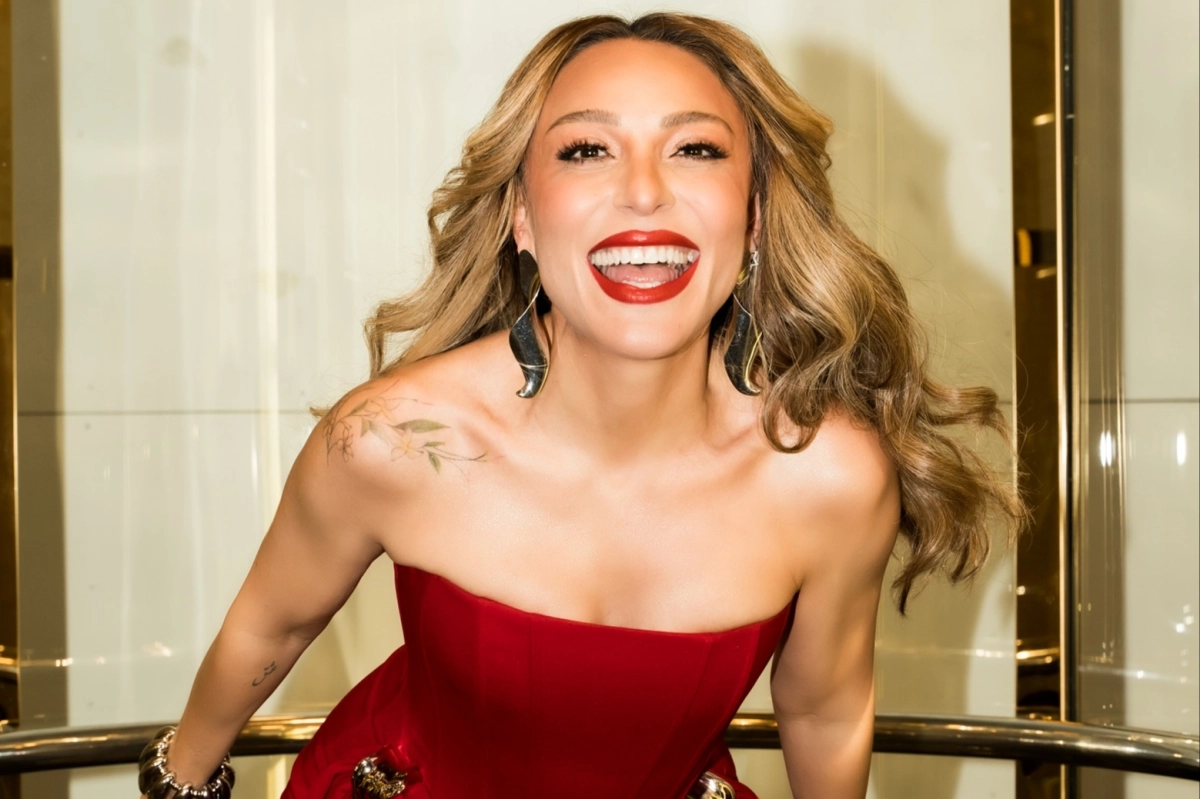 Ziynet Sali’den kırmızı elbiseli alev alev paylaşım!