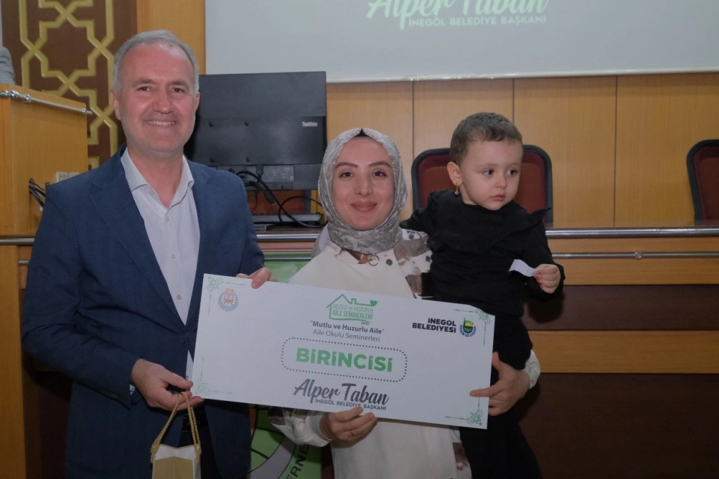 Bursa İnegöl Aile Okulu'nda ödüller sahiplerini buldu