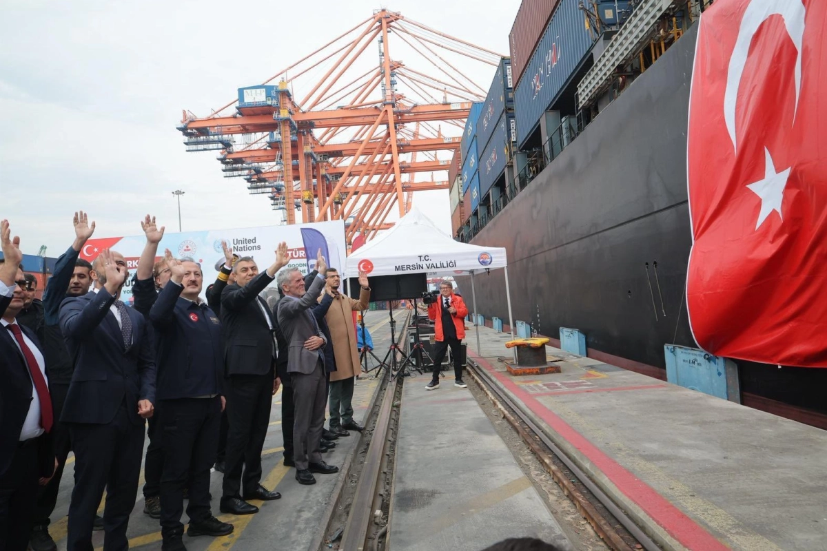 Sudan'a büyük insani destek... 30 bin çadırın ilk bölümü 'İyilik Gemisi' ile yola çıktı