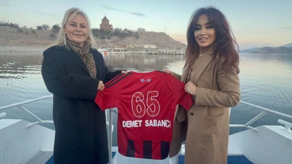 Vanspor başkan yardımcısı Gökırmak’tan Sabancı’ya forma jesti!