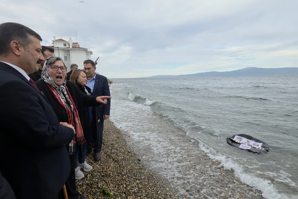 Pakize Anne'den Mudanya'da denize siyah çelenk!