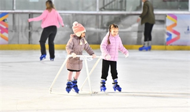 Büyükşehir Kültürpark ve Bostanlı’da buz pisti kuruyor