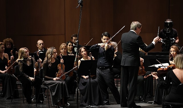 İstanbul Devlet Senfoni Orkestrası  Aralık ayının ilk konserinde keman virtüözü Robert Lakatos’u ağırladı