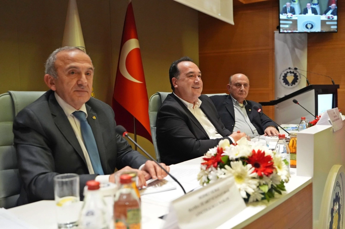 Manisa'da Başkan Dutlulu, Ticaret Odası'nda iş insanlarıyla buluştu