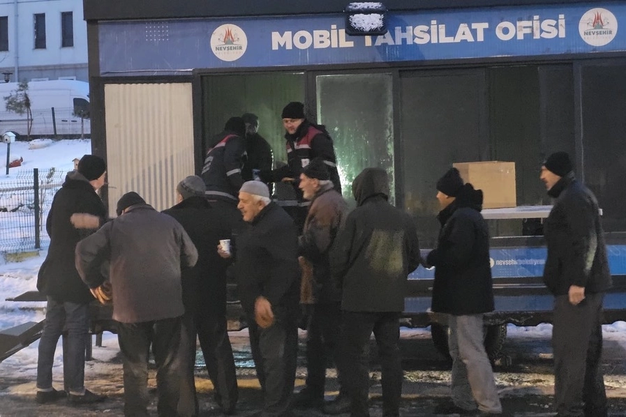 Nevşehir Belediyesi’nden poğaça ve süt ikramı