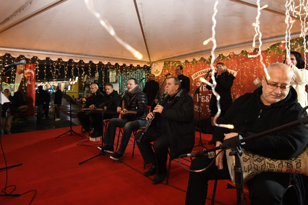 Bursa Osmangazi Meydanı nağmelerle ısındı