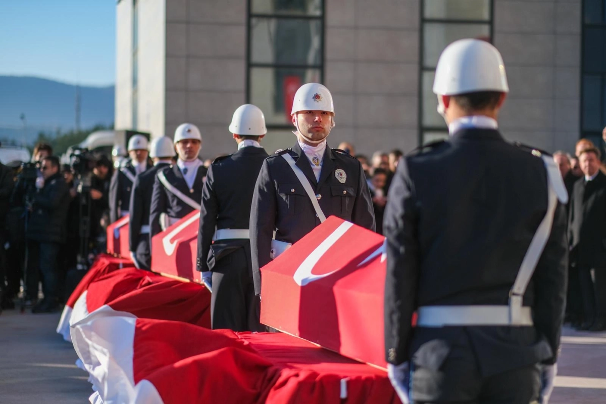 Yalova'da şehit kahramanlar son yolculuklarına uğurlandı